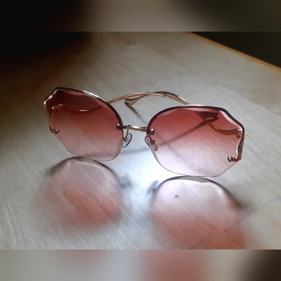 Variety cheap sunglasses pack - Picture 2 of 4